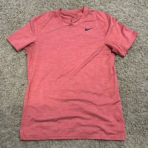 Men’s Nike Drifit short sleeve tshirt. EUC Feathered red. Size L